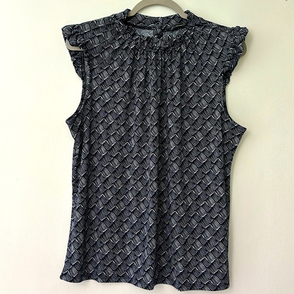 Navy Blue and White Pattern Sleeveless Ruffle Top size large - Picture 1 of 9